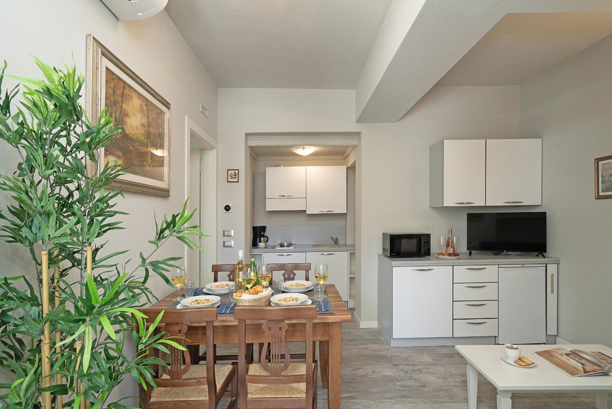Villa Caterina Apartments By Wonderful Italy Desenzano del Garda Exterior photo